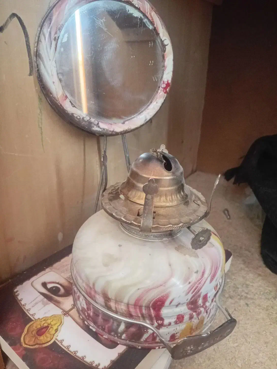 چراغ نفتی|کلکسیون اشیاء عتیقه|برخوار, |دیوار