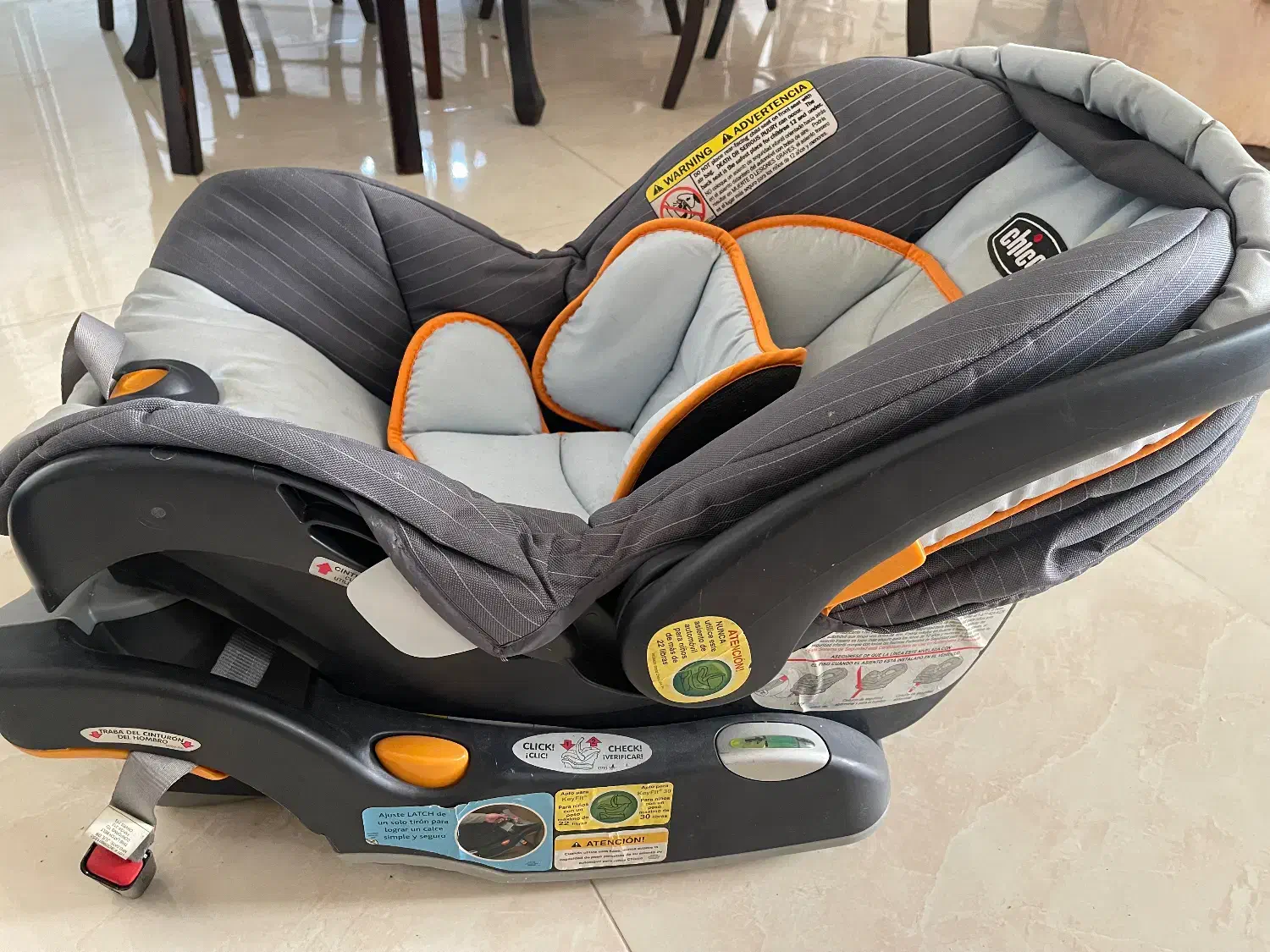 صندلی ماشین نوزاد chicco|تخت و صندلی بچه|مشکیندشت, |دیوار