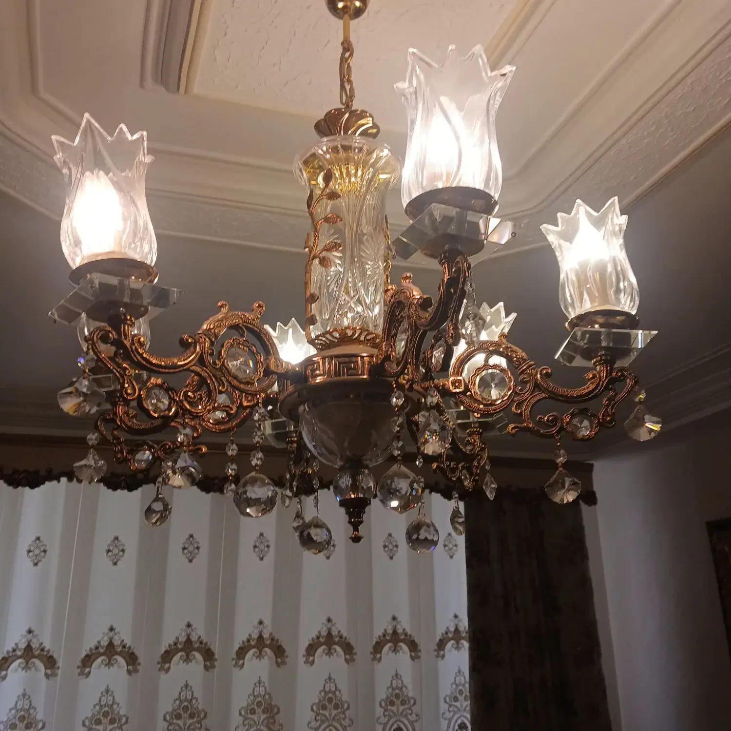 لوستر کریستال و برنز|لوستر و چراغ آویز|قم, زنبیل آباد|دیوار