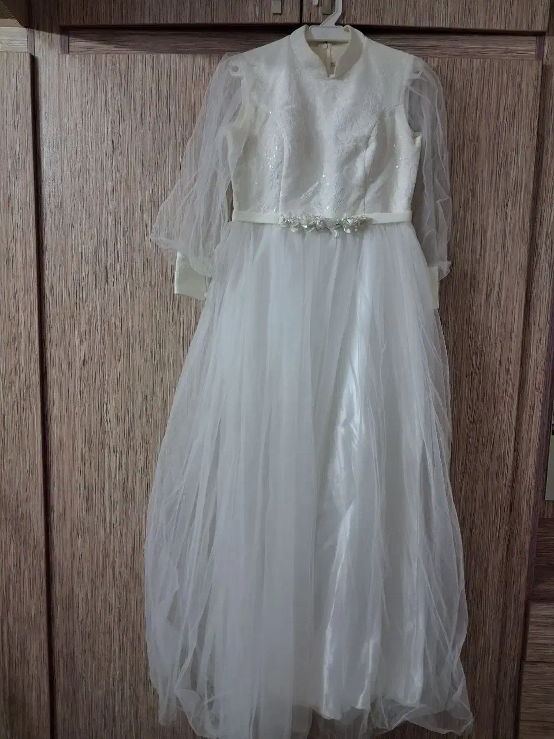 لباس مجلسی|لباس|فولادشهر, مسکن مهر فولادشهر|دیوار