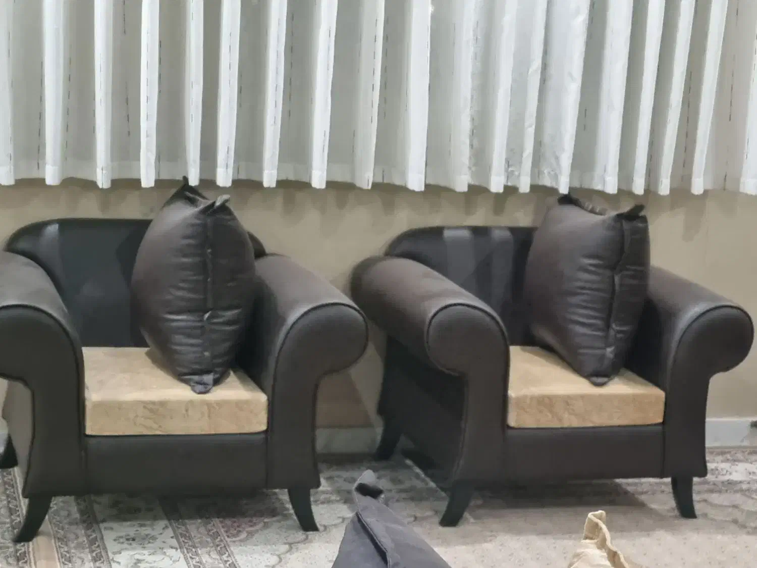 مبل ۷نفره به همراه۳ عدد میز قیمت توافقی|مبلمان خانگی و میز عسلی|سبزوار, امیر کبیر|دیوار