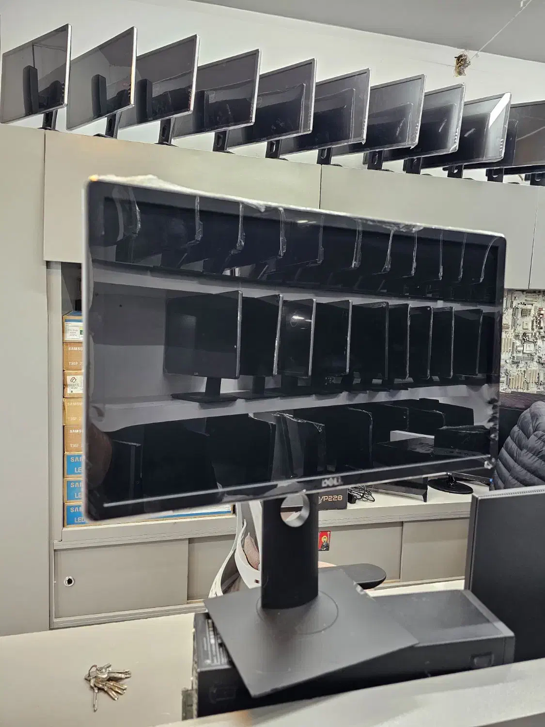 انواع مانیتور استوک وارداتی از ۲۰ تا ۳۲ اینچ|قطعات و لوازم جانبی رایانه|اصفهان, خلجا|دیوار