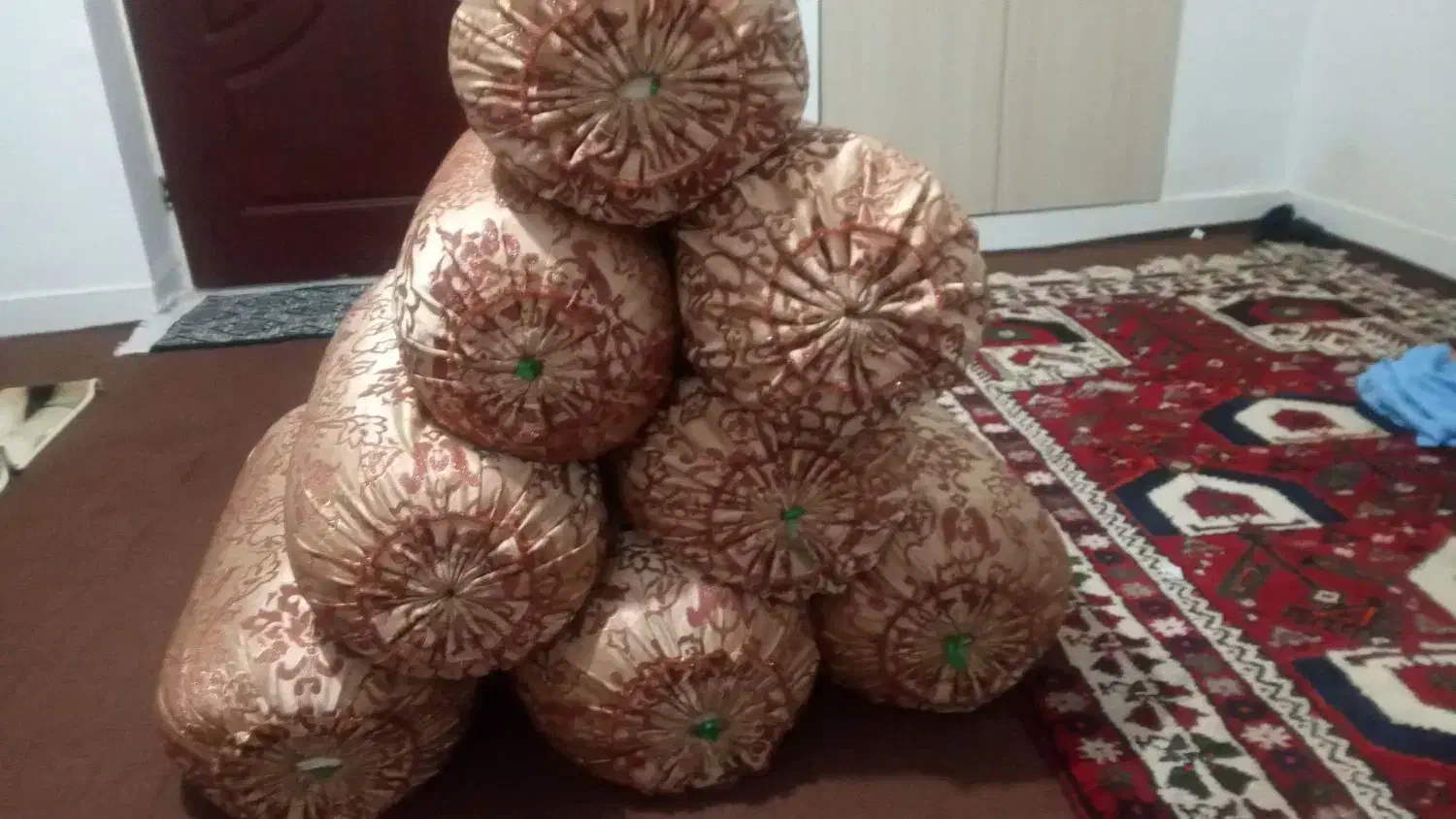 بالشت|پرده، رانر، رومیزی|لردگان, |دیوار