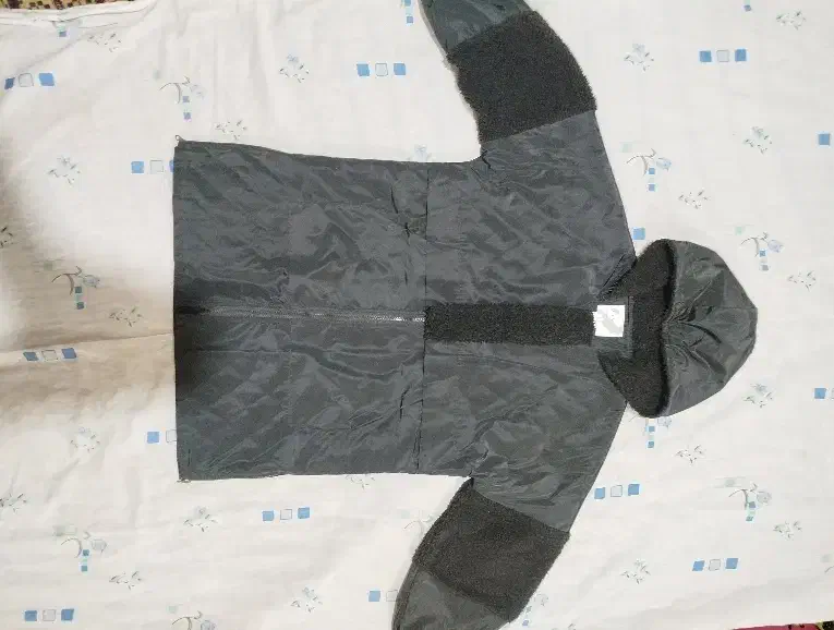 کاپشن|لباس|اسفراین, |دیوار