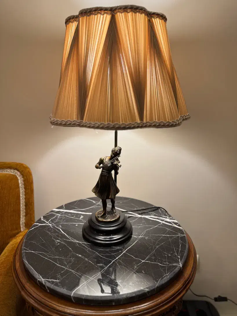 اباژور برنز جفت دختر و پسر نوازنده امضا دار|چراغ خواب و آباژور|تهران, سوهانک|دیوار