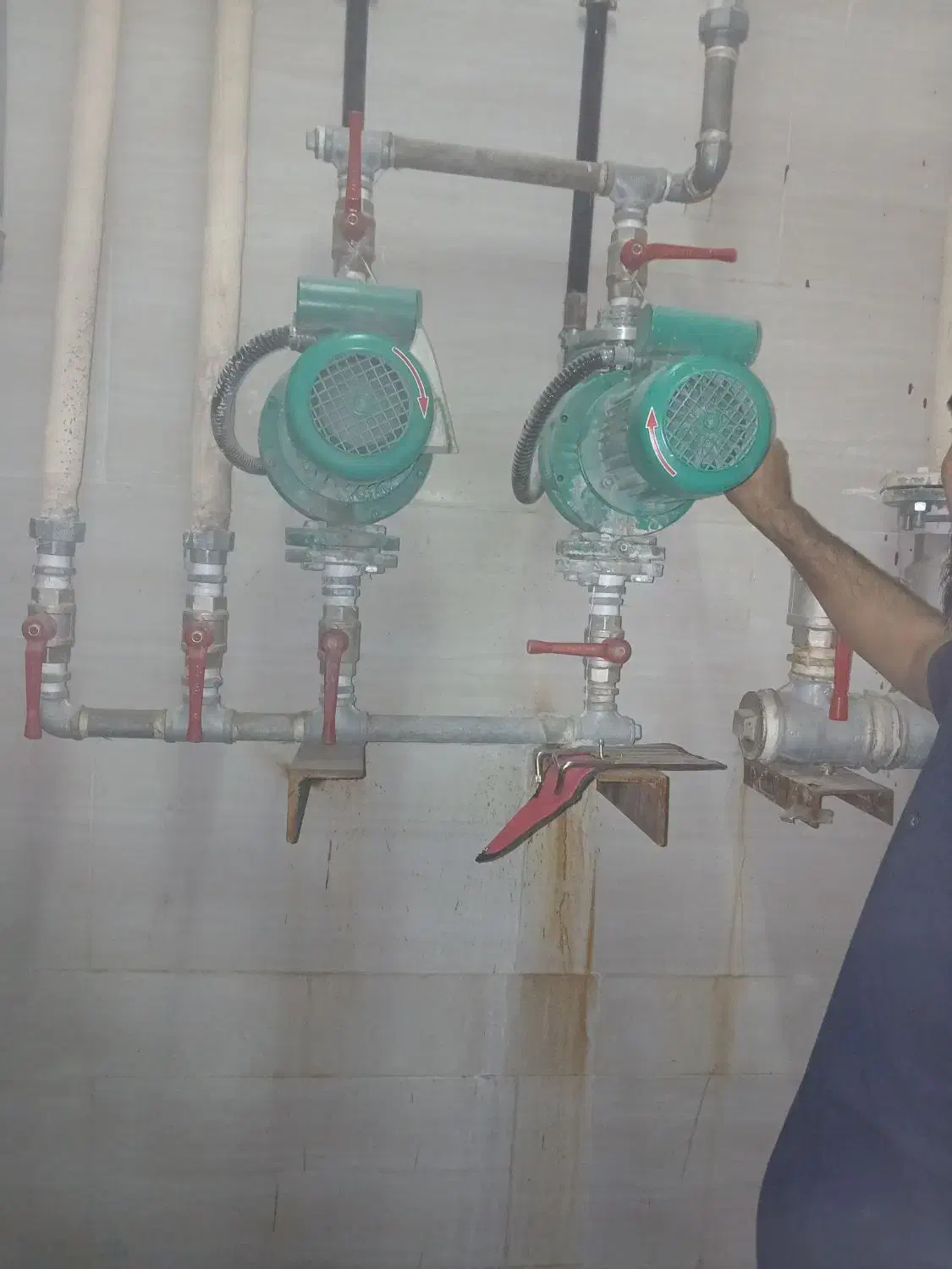 تعمیر پمپهای موتورخانه وکمپرسورهای باد|خدمات پیشه و مهارت|یزد, |دیوار