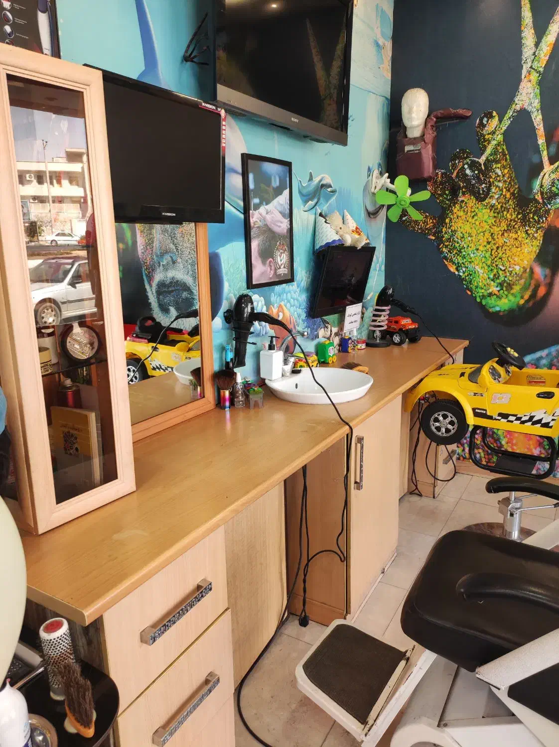 دکور آرایشگاه|آرایشگاه و سالن‌های زیبایی|سمنان, |دیوار