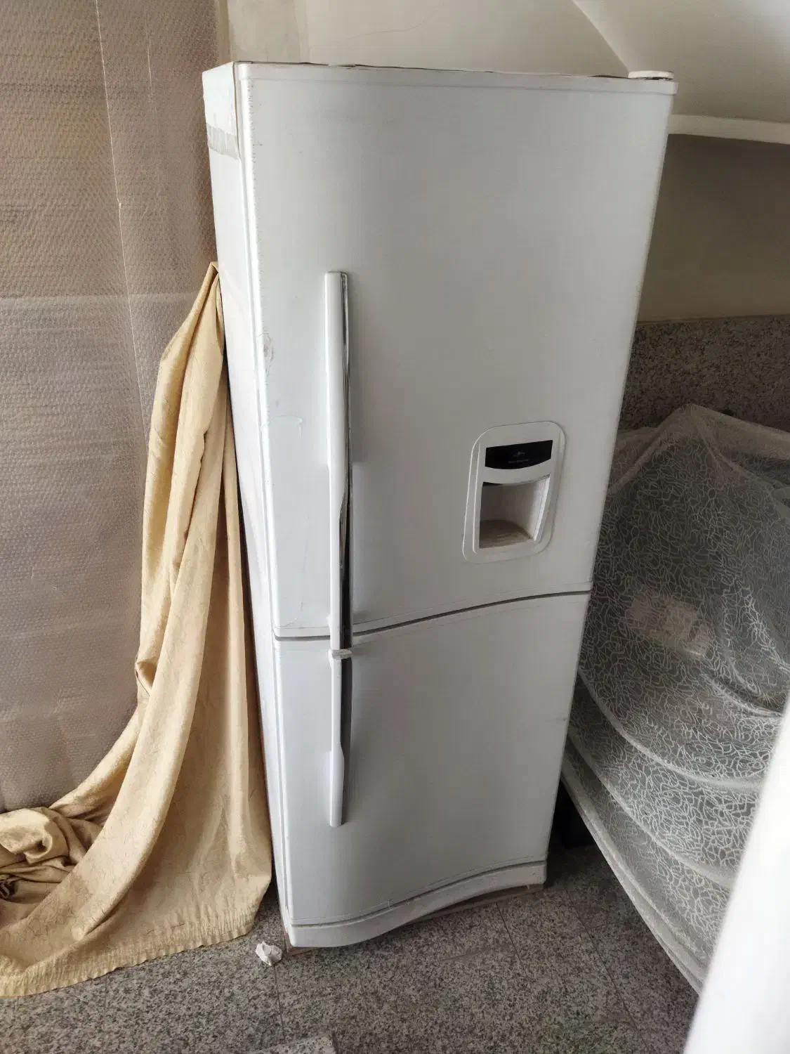 یخچال و فریزر ( ابسردکن دار ) هیرکانیا کم کار بشرط|یخچال و فریزر|اصفهان, جلالیه|دیوار