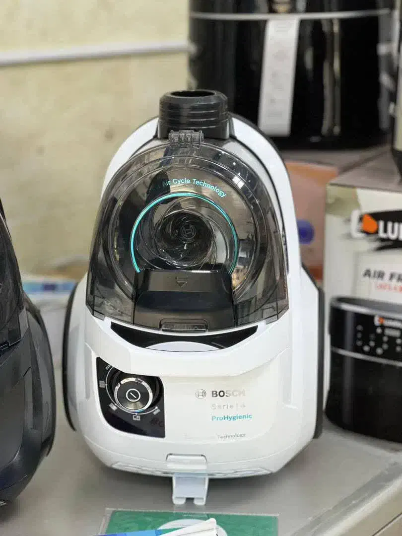 جاروبرقی از برند بوش  هوشمند اصلی|جاروبرقی، جارو شارژی، بخارشو|سبزوار, فیاض|دیوار