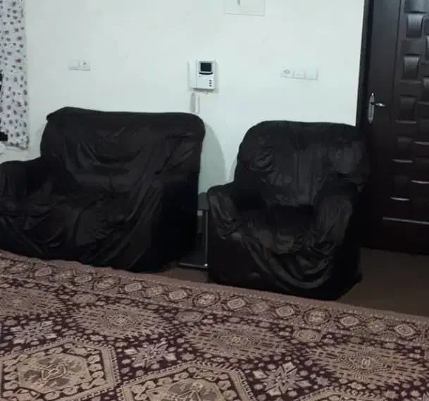 مبلمان چرم نیازمند تعمیر ۶ نفره|مبلمان خانگی و میز عسلی|اهواز, کمپلو جنوبی|دیوار