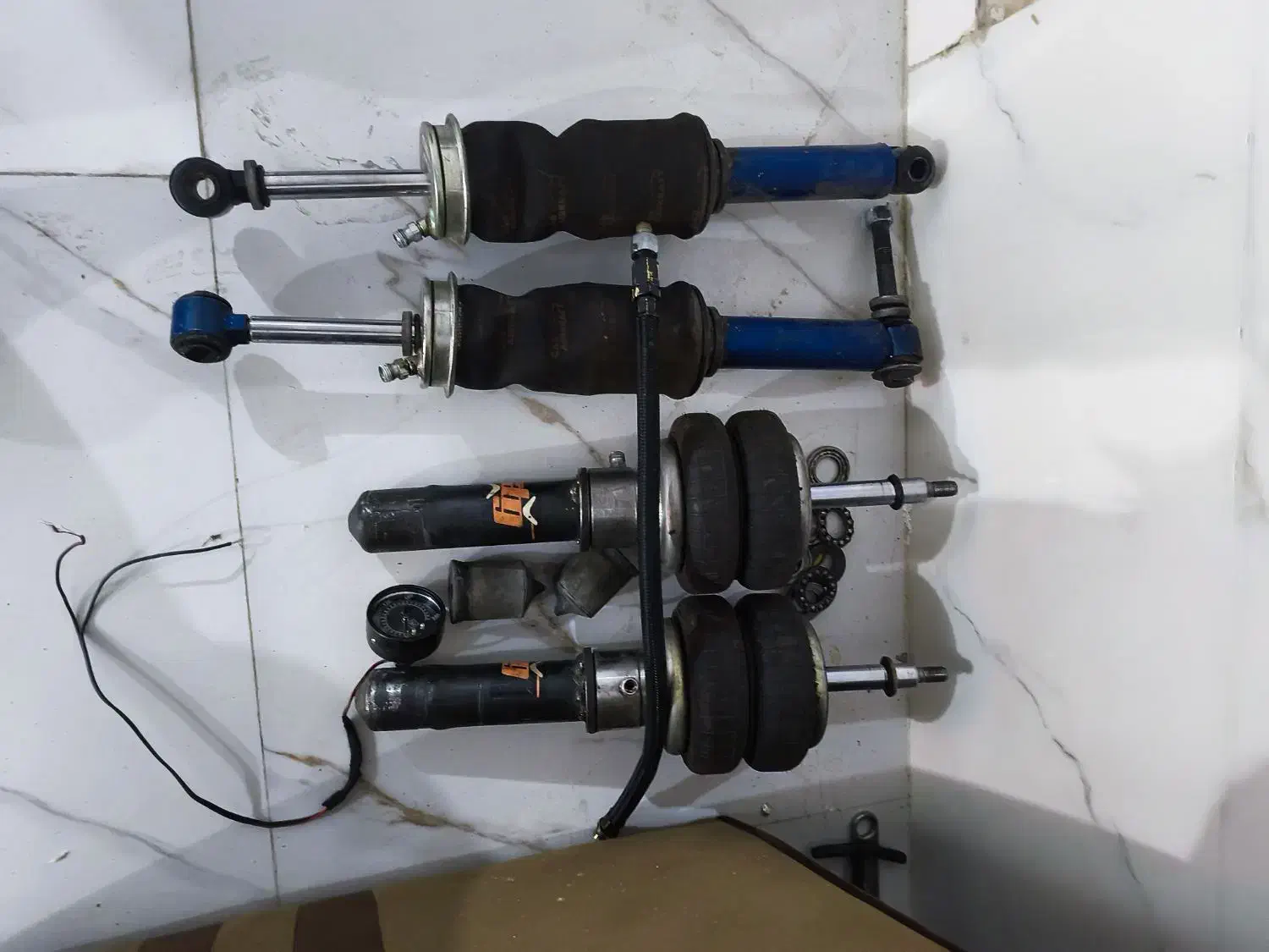 پنوماتیک تک موتور پک فول|قطعات یدکی و لوازم جانبی|قروه, |دیوار