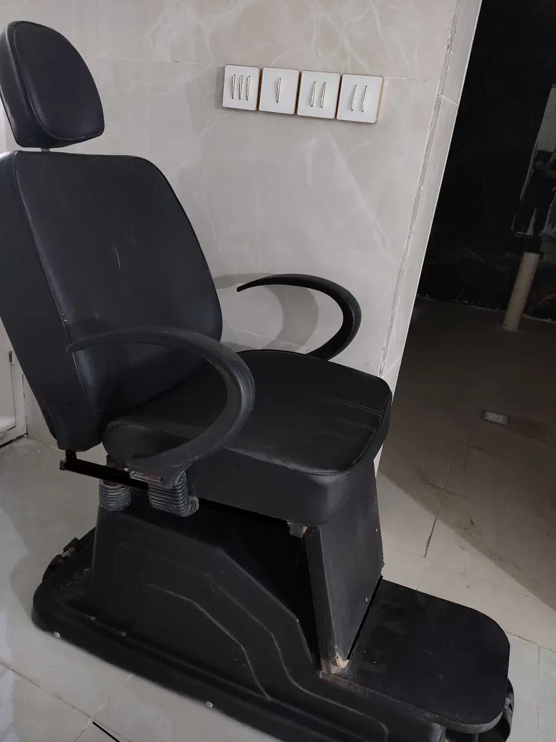 صندلی|آرایشگاه و سالن‌های زیبایی|مرودشت, رامجرد یک|دیوار