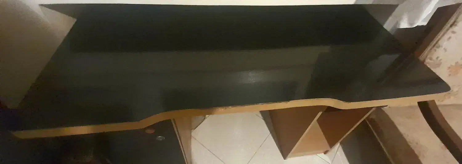 میز و صندلی|میز تحریر و کامپیوتر|هشتگرد, فاز ۱ مهستان|دیوار