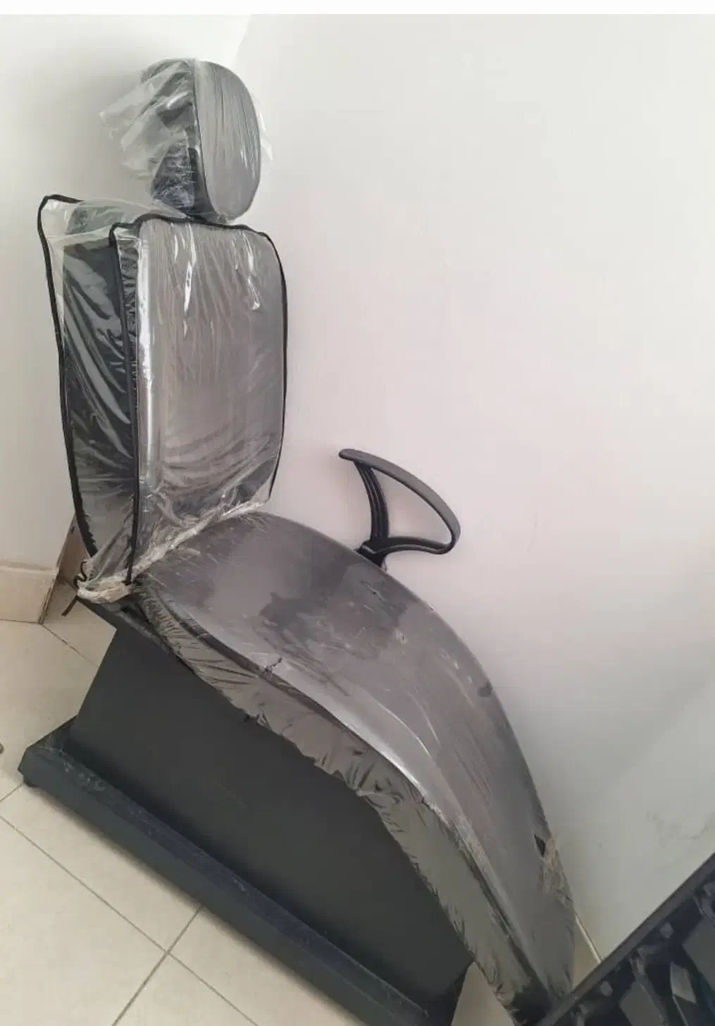 باسلام   یه عدد صندلی ارایشی  طبق عکس بفروش می رسد|آرایشگاه و سالن‌های زیبایی|اصفهان, شهرک کوثر|دیوار