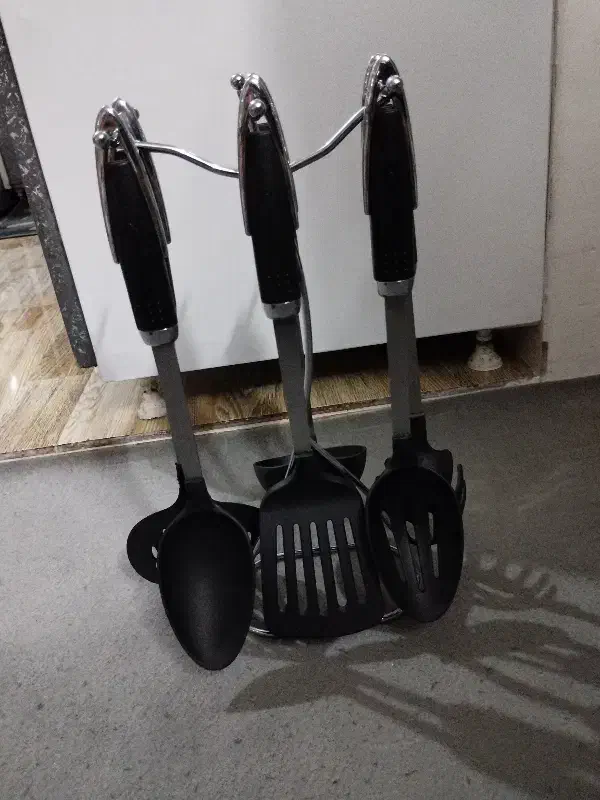 سرویس ابزار و سرویس کفگیرو ملاقه آشپزخانه نو نو|ظروف پخت‌وپز|قم, نیروگاه|دیوار