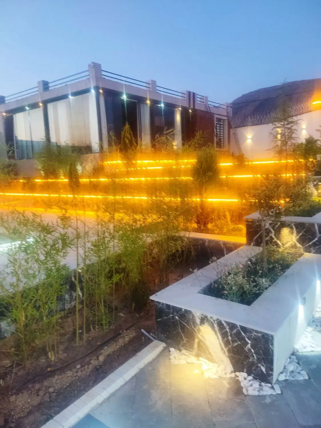 برق کشی لوله کشی آب و فاظلاب|خدمات پیشه و مهارت|سیاخ دارنگون, |دیوار