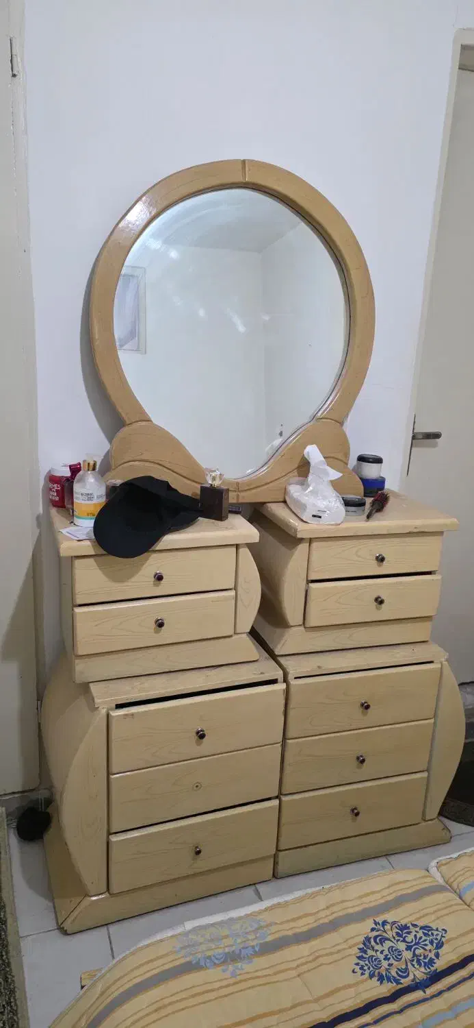 سرویس تختخواب با تشک و میز آرایش|تخت و سرویس خواب|کرج, حصارک بالا|دیوار