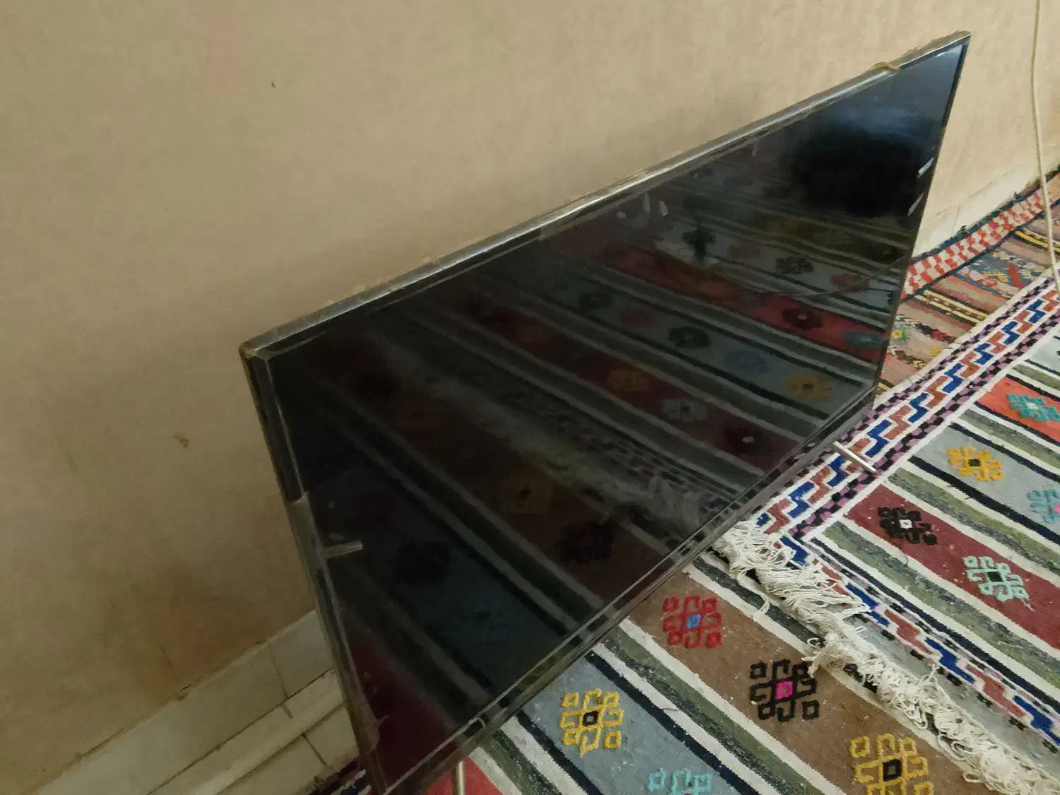 تلویزیون سامسونگ ۴۰ اینچ نیاز به تعمیر همراه کنترل|تلویزیون و پروژکتور|تهران, هروی|دیوار