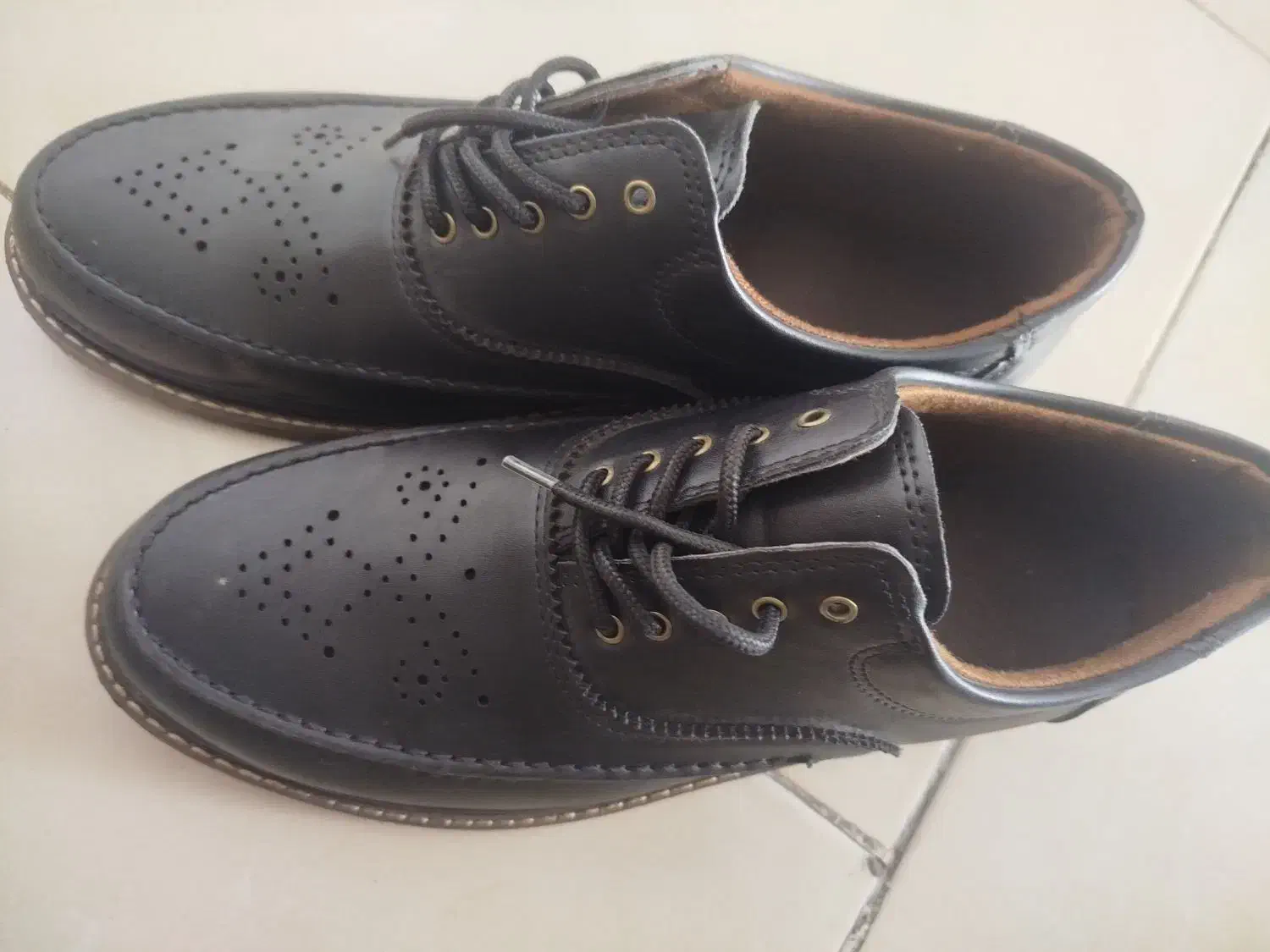 کفش|کیف، کفش، کمربند|گلبهار, شهر جدید گلبهار|دیوار