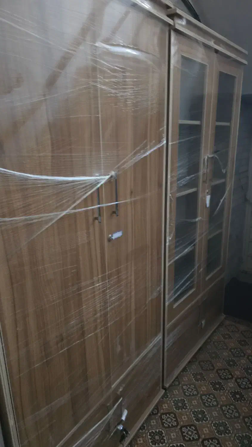 کتابخانه ویترینی و بایگانی + میز کامپیوتر + صندلی|کتابخانه، شلف، قفسههای دیواری|بندرعباس, |دیوار