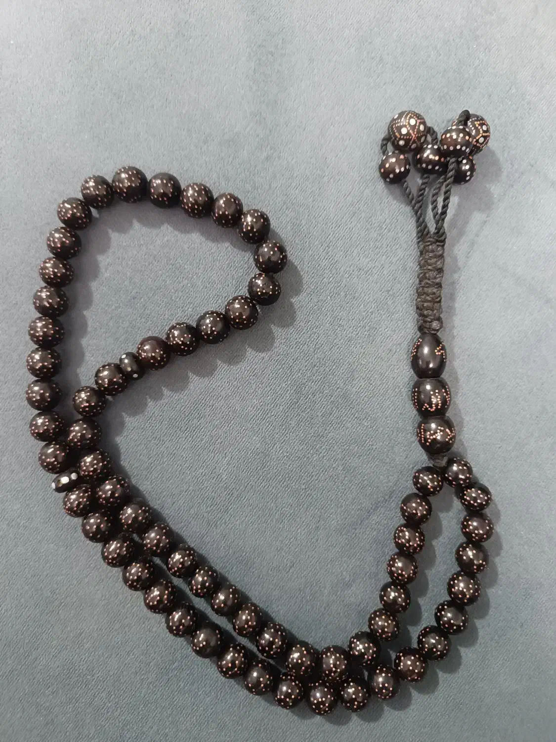 تسبیح زندان بافت|کلکسیون اشیاء عتیقه|بیرجند, |دیوار