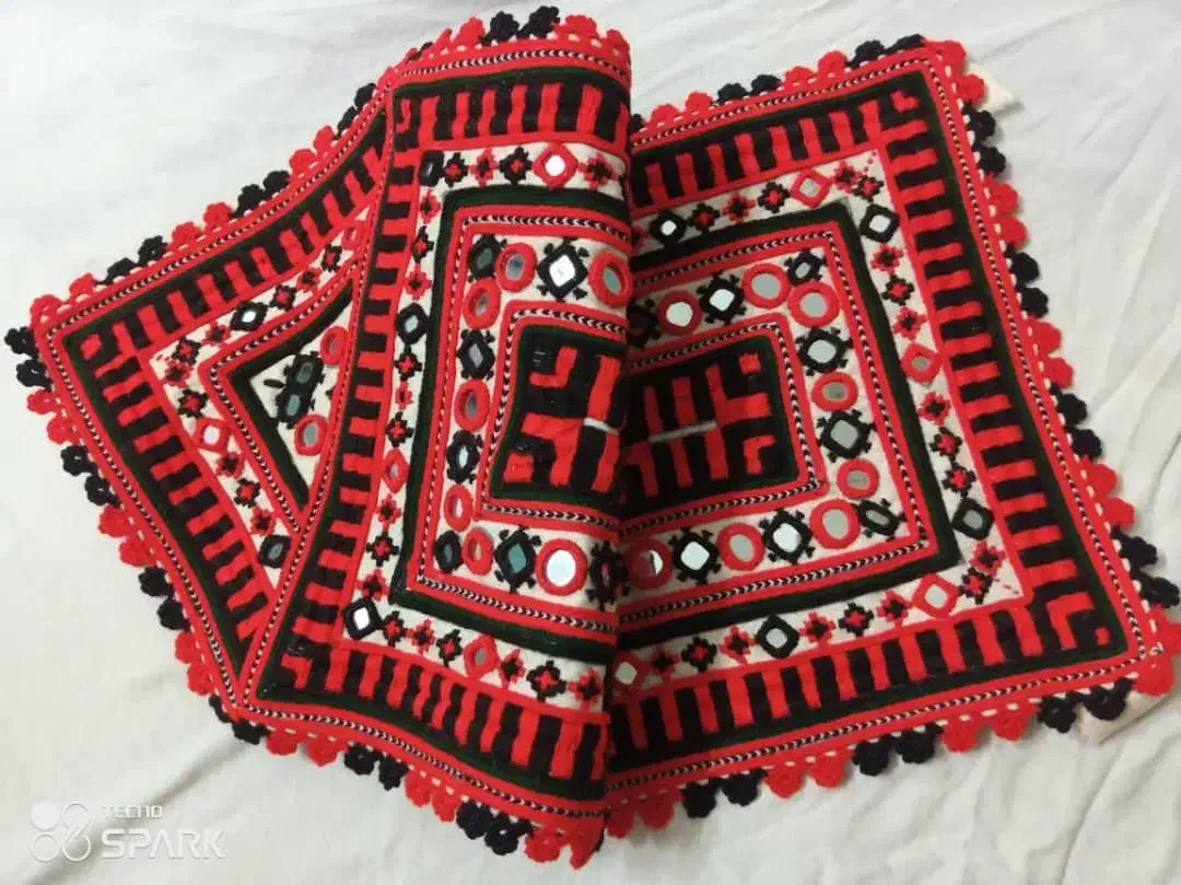 لباس شخصی|لباس|سراوان, |دیوار