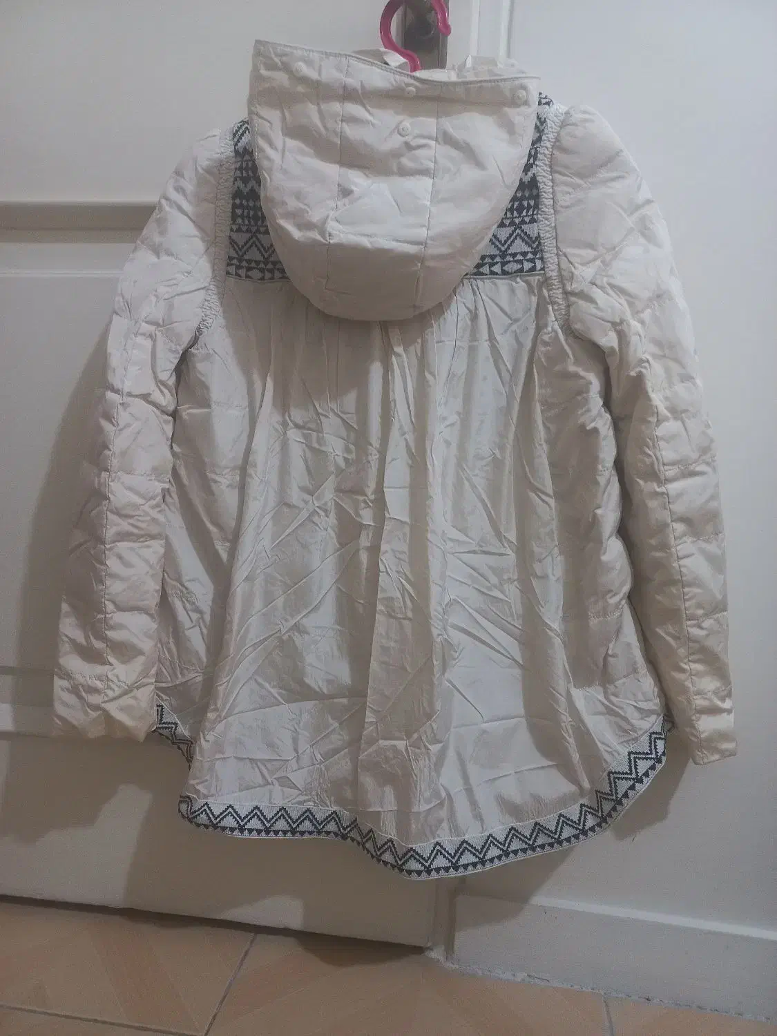 کاپشن خارجی|لباس|تهران, تسلیحات|دیوار