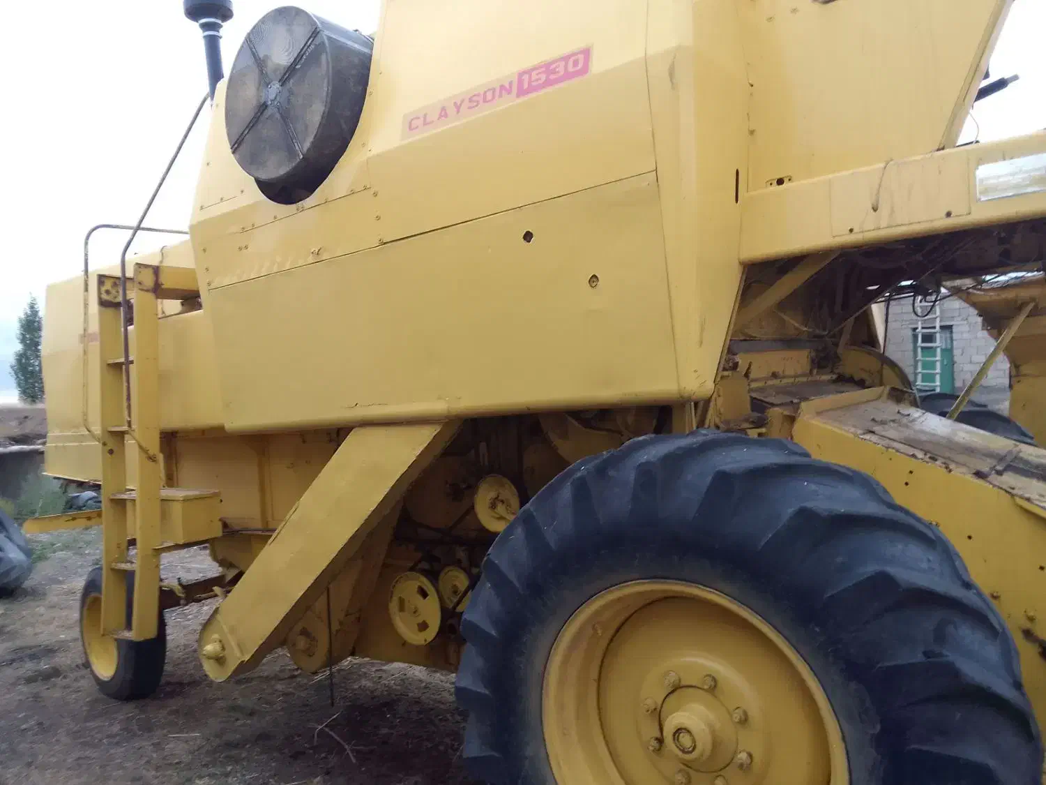 کمباین|خودرو سنگین|شیراز, چوگیاه‎|دیوار