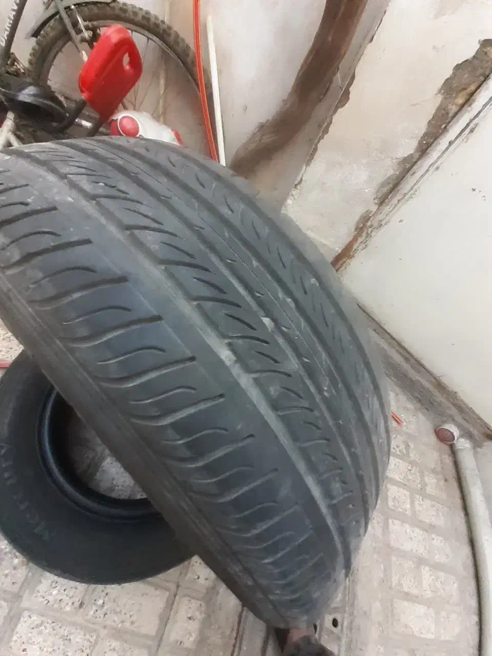 یک جفت لاستیک ۲ رینگ  یکی  دری  درصد|قطعات یدکی و لوازم جانبی|مشهد, پنجتن|دیوار