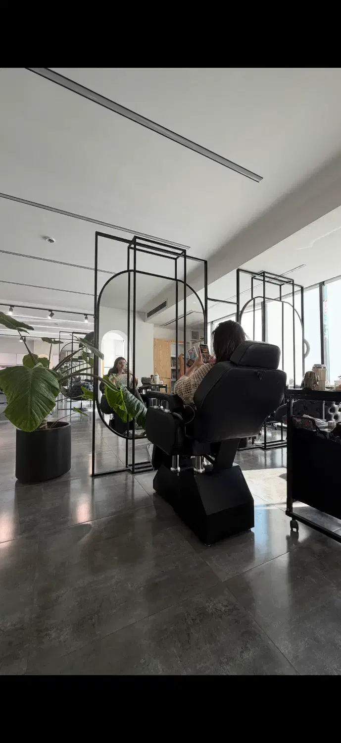 اجاره اینه صندلی یا تخت سالن زیبایی|اجارهٔ دفتر کار، اتاق اداری، مطب|شیراز, معالیآباد|دیوار