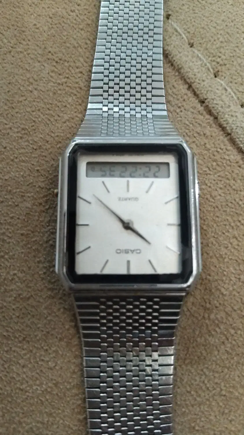 ساعت دو زمانه|ساعت|صومعه‌سرا, |دیوار