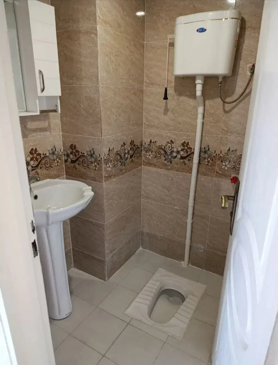 ۷۳ متر / دو خواب / اسانسوردار / قصرالدشت