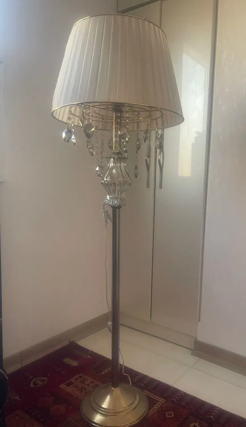 اباژور ایستاده|چراغ خواب و آباژور|تهران, شهرک بعثت|دیوار