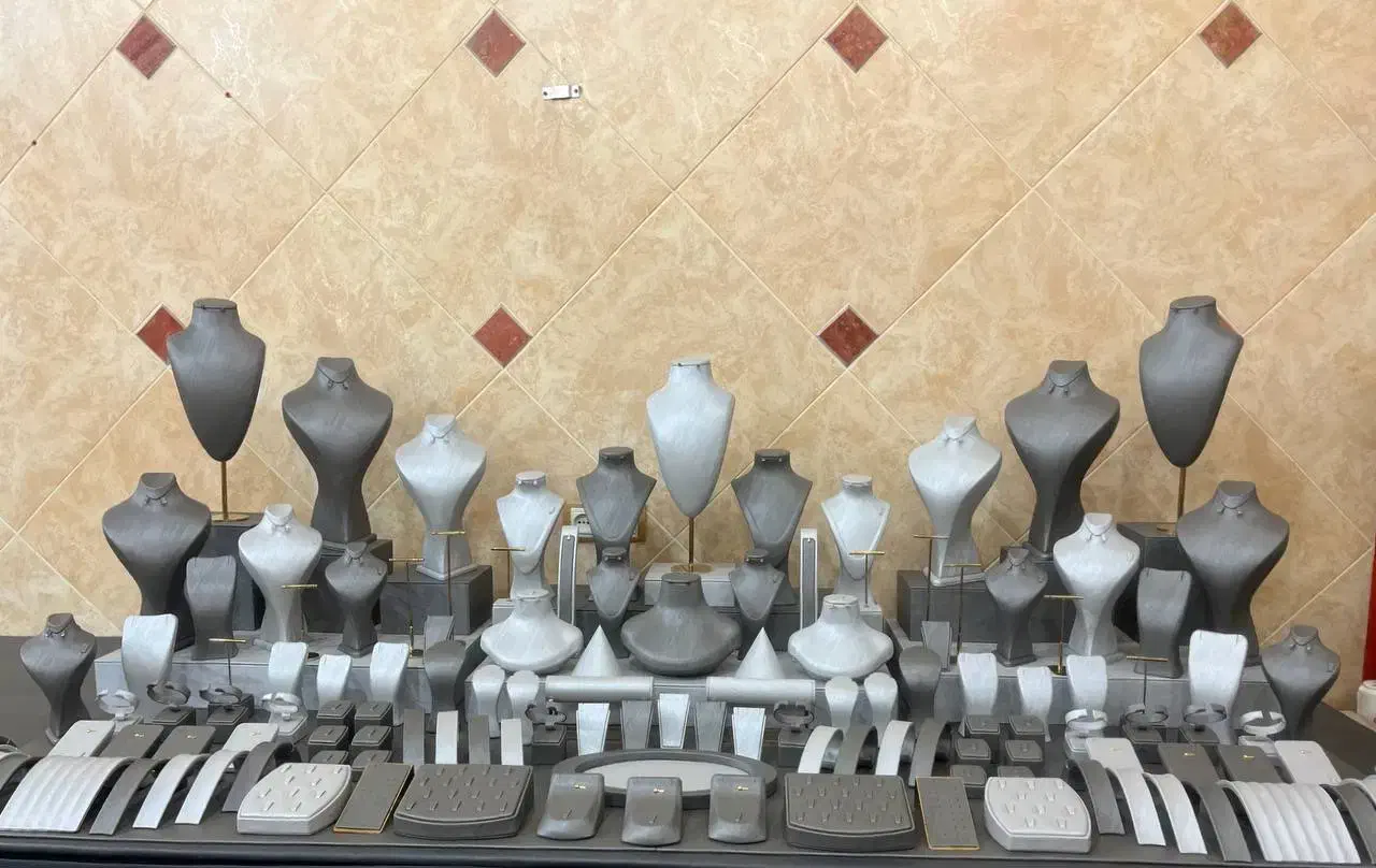 ویترین طلا/ دکور طلا/مانکن طلا/ استند/کار اماده|فروشگاه و مغازه|ورامین, شهرک ولیعصر|دیوار