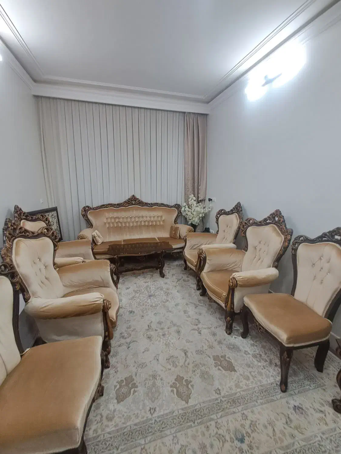 مبل سلطنتنی ۹نفره|مبلمان خانگی و میز عسلی|قم, زنبیل آباد|دیوار