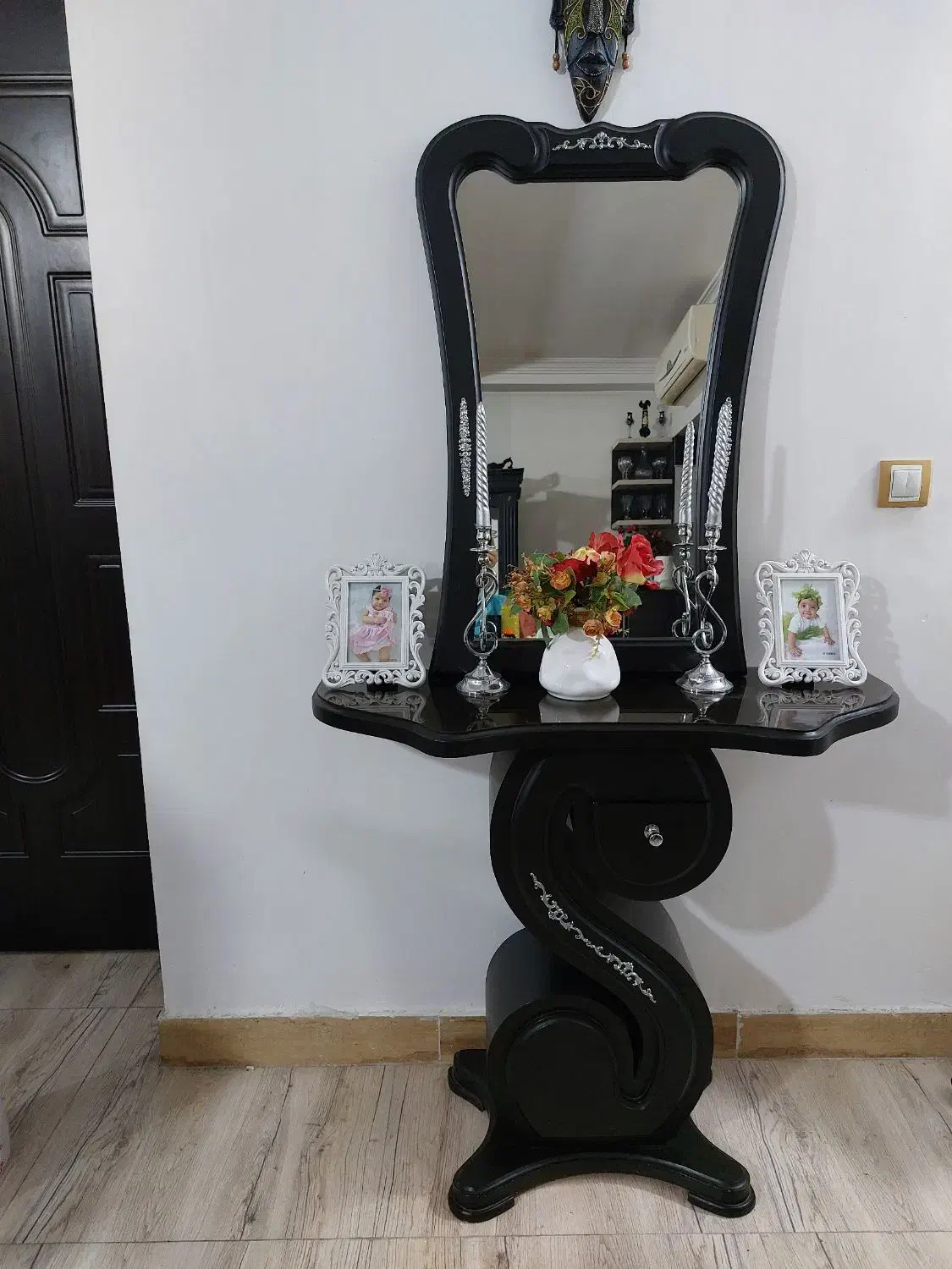 کنسول آینه سالم و تمیز و شیک فقط ۷۰۰ت|بوفه، ویترین، کنسول|گرگان, |دیوار