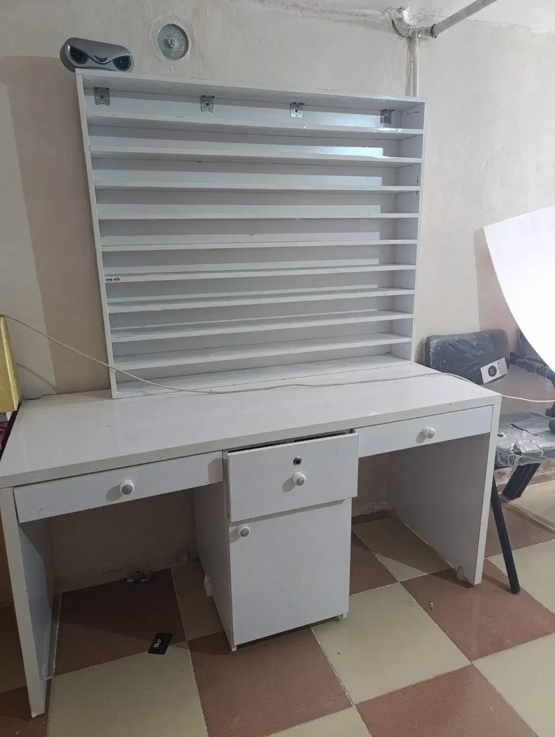 میز واستند ناخن .|آرایشگاه و سالنهای زیبایی|یاسوج, |دیوار