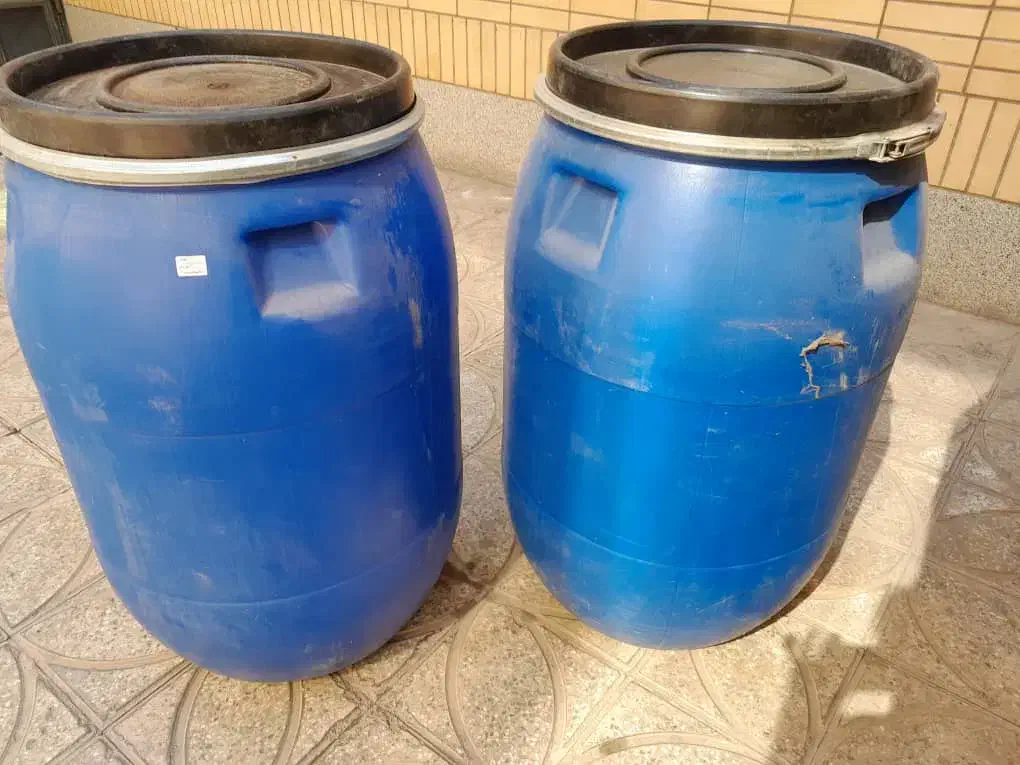 تعداد محدود دبه بزرگ|ظروف نگهدارنده، پلاستیکی، یک‌بارمصرف|لنجان, |دیوار