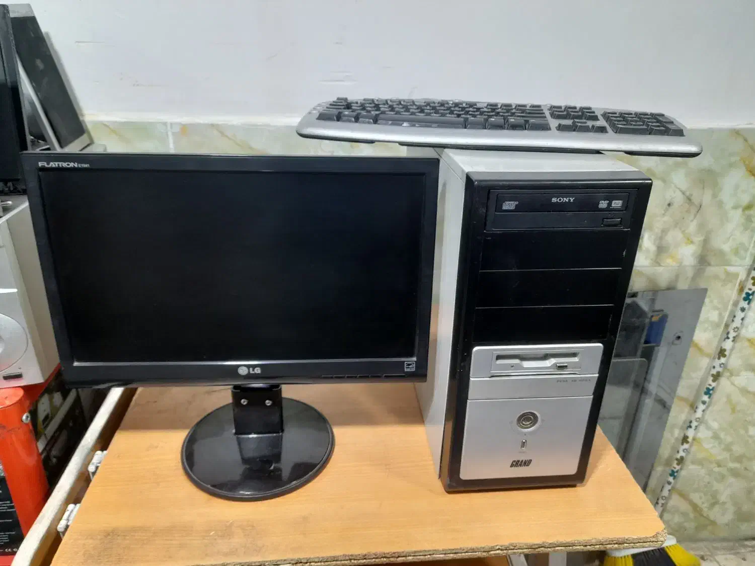 کیس ddr2 با مانیتور 19 اینچ|رایانه رومیزی|ارومیه, |دیوار