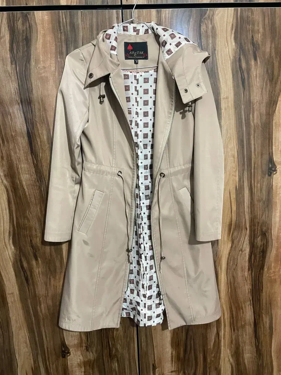 بارونی خارجی و خوش دوخت|لباس|خرم‌آباد, |دیوار