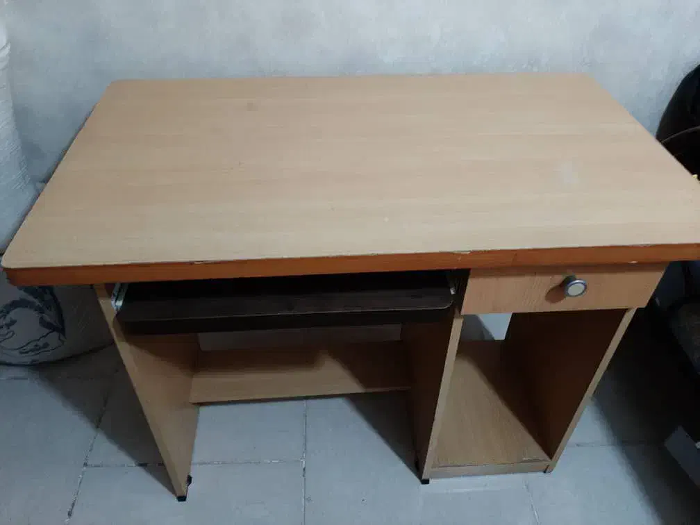 میز|میز تحریر و کامپیوتر|شیراز, فرگاز|دیوار