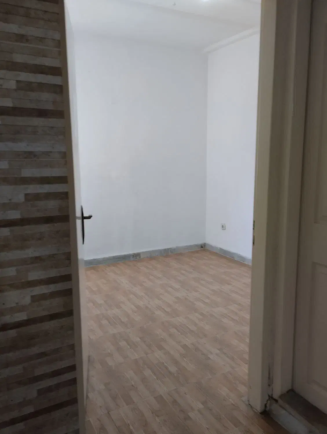 احاره آپارتمان|اجارهٔ آپارتمان|بندر انزلی, معلم|دیوار