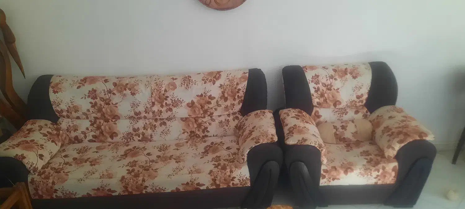 مبلمان سالم نیاز به تعمیر خیلی مختصر پارچه ترک|مبلمان خانگی و میز عسلی|هشتگرد, فاز ۳ مهستان|دیوار