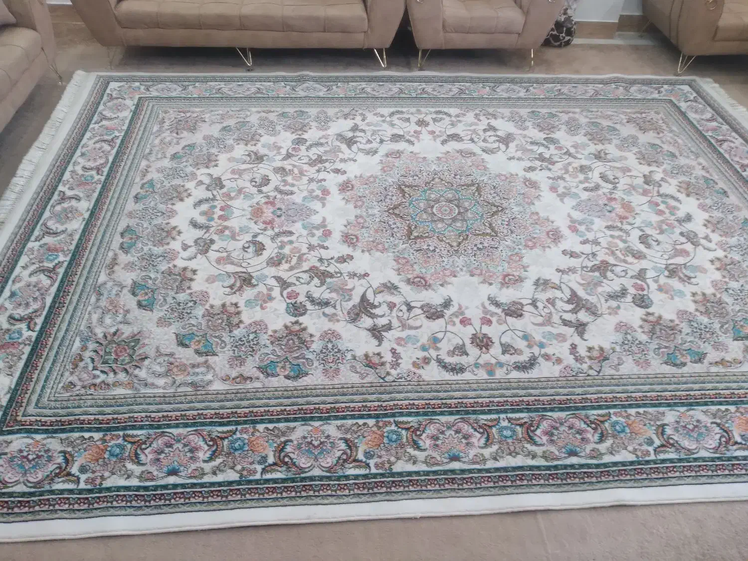 یک عدد قالی700شانه نونو بفروش میرسد..|فرش|ایذه, |دیوار