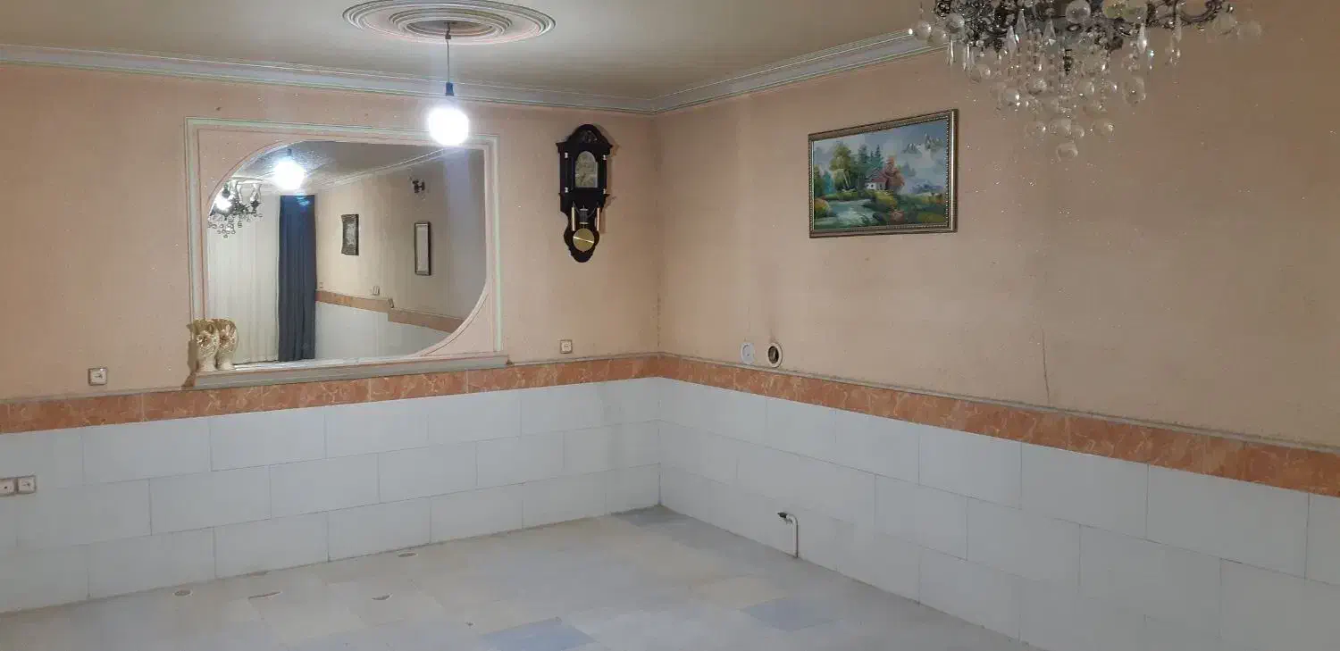 دو طبقه دربست همکف و بالا|اجارهٔ خانه و ویلا|قم, دروازه چوبی|دیوار