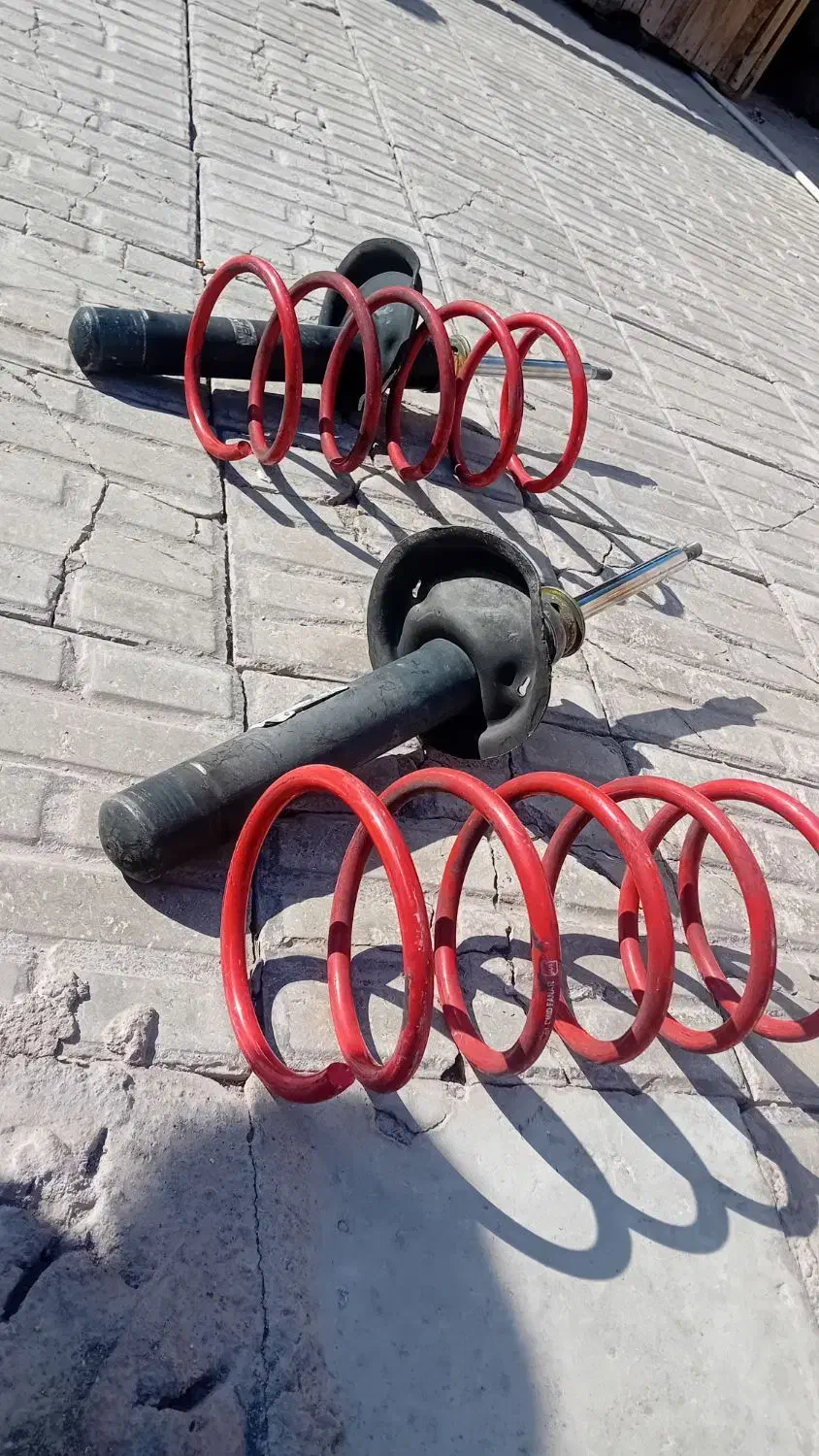 یه جفت فنر ۲۰۶ یه جفت کمک سالم نو|قطعات یدکی و لوازم جانبی|نرماشیر, |دیوار