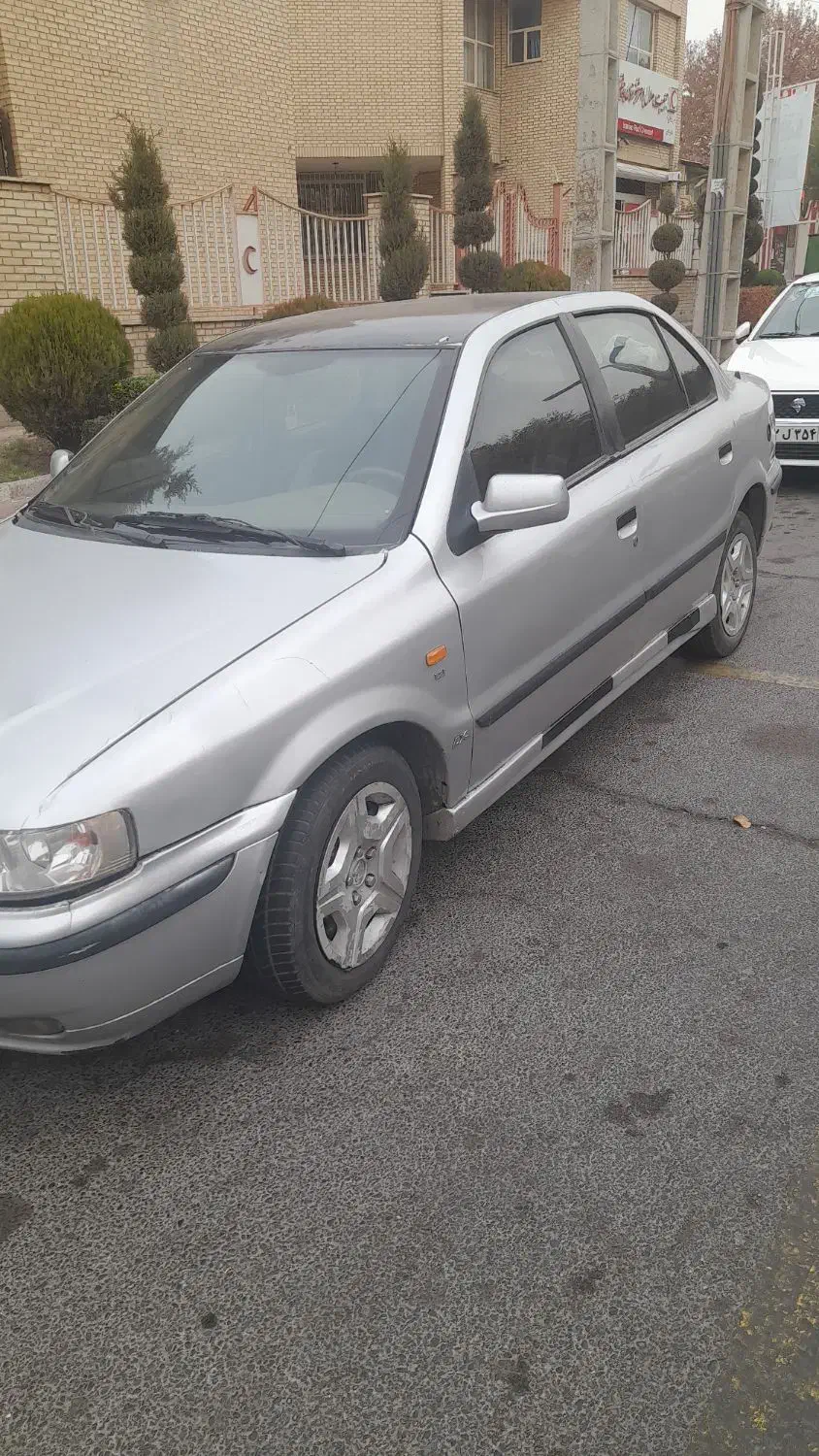 سمند مدل ۸۳ دورنگ سقف به علت آفتاب سوختگی کاورشده،|خودرو سواری و وانت|پیشوا, |دیوار