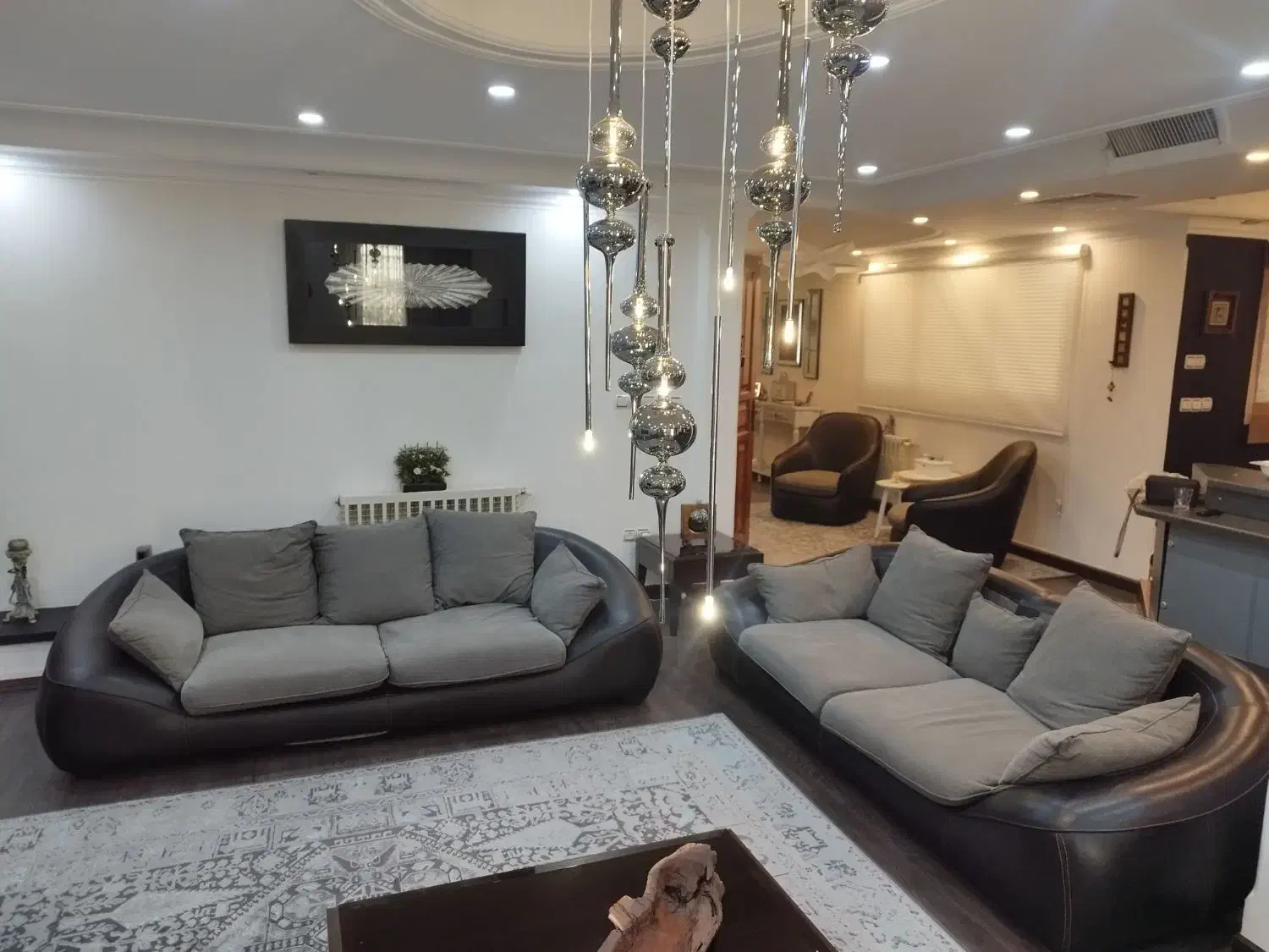 مبل راحتی چرم قهوه ای ۸نفره|مبلمان خانگی و میز عسلی|گلستان (تهران), |دیوار