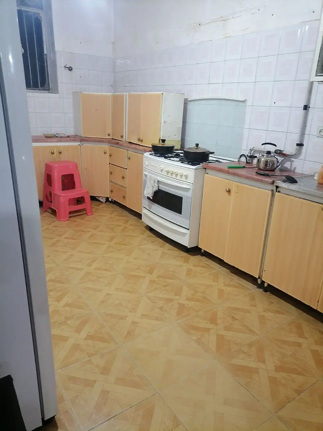 آشپزخانه|آبچکان و نظمدهنده ظروف|بردسیر, |دیوار