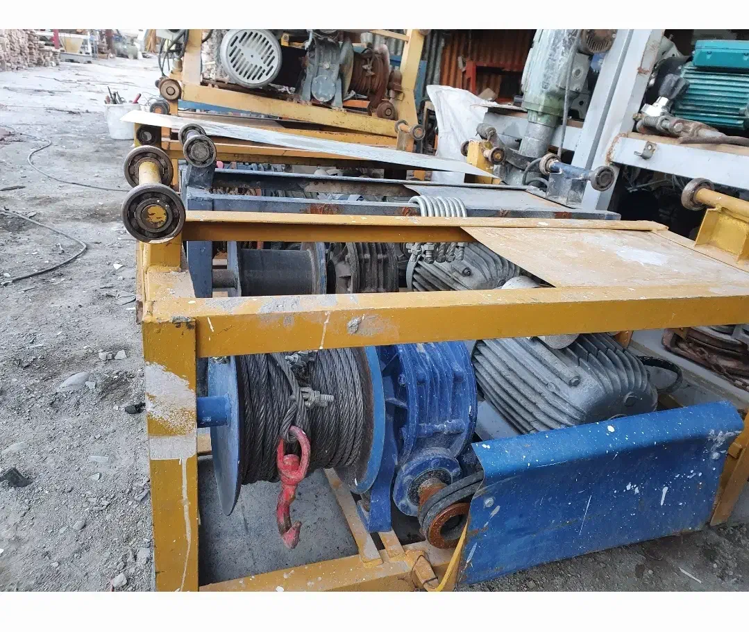 تعدادی بالابر ساختمانی سالم جهت فروش|مصالح و تجهیزات ساختمان|شهریار, شهرک بهاران (ویره)|دیوار